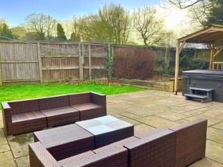 Leeds 14 Sleeper Hot Tub Cottage thumbnail