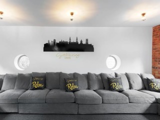 Leeds Hot Tub House | Sleeps 20 thumbnail