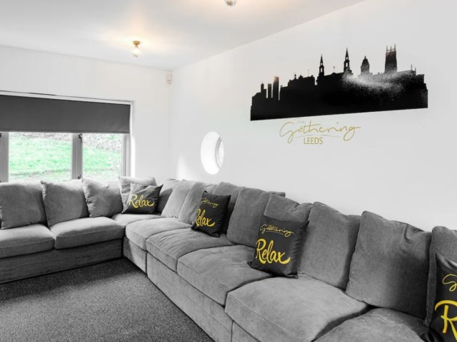 Leeds Hot Tub House | Sleeps 20 image