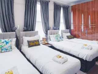 York Central Penthouse | Sleeps 18 thumbnail