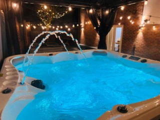 Newcastle House with Hot Tub | Sleeps 20 thumbnail