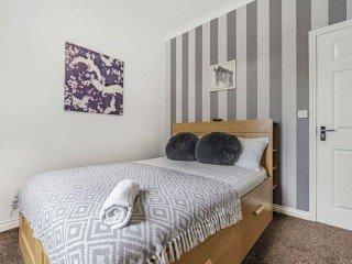 Newcastle House with Hot Tub | Sleeps 20 thumbnail