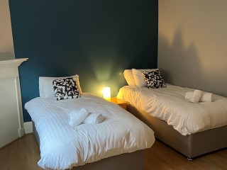Newcastle city centre Apartment | Sleeps 20 thumbnail