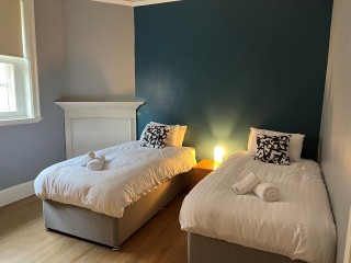 Newcastle city centre Apartment | Sleeps 20 thumbnail