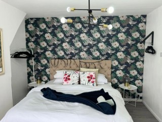 Cardiff Duplex Apartment | Sleeps 22 thumbnail