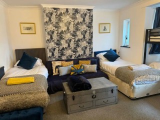 Cardiff Duplex Apartment | Sleeps 22 thumbnail