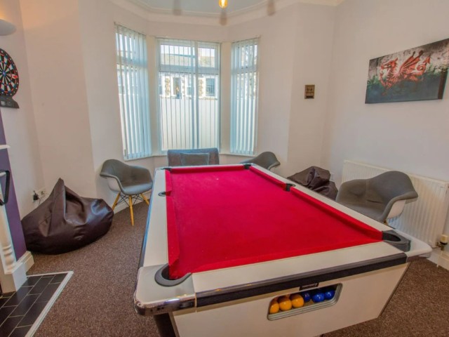 Cardiff Hen House | Sleeps 16 image