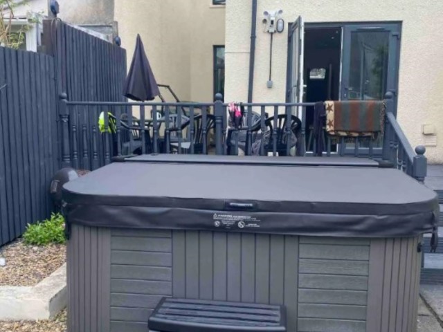 Cardiff Hen House | Sleeps 16 image