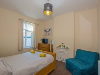 Cardiff Hen House | Sleeps 16 thumbnail