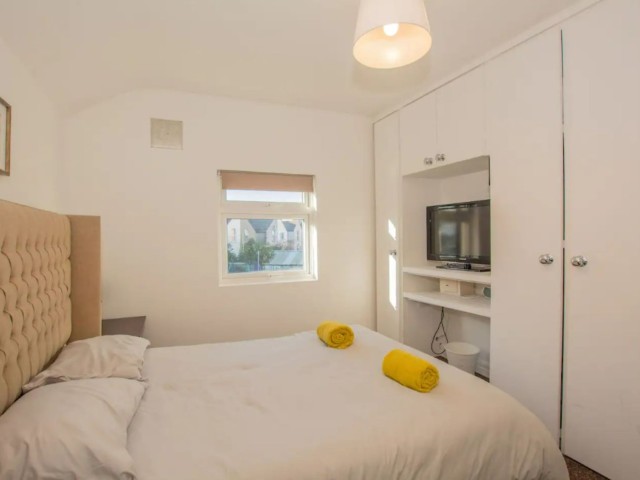 Cardiff Hen House | Sleeps 16 image