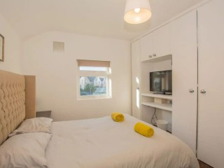 Cardiff Hen House | Sleeps 16 thumbnail