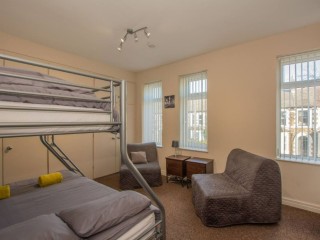 Cardiff Hen House | Sleeps 16 thumbnail