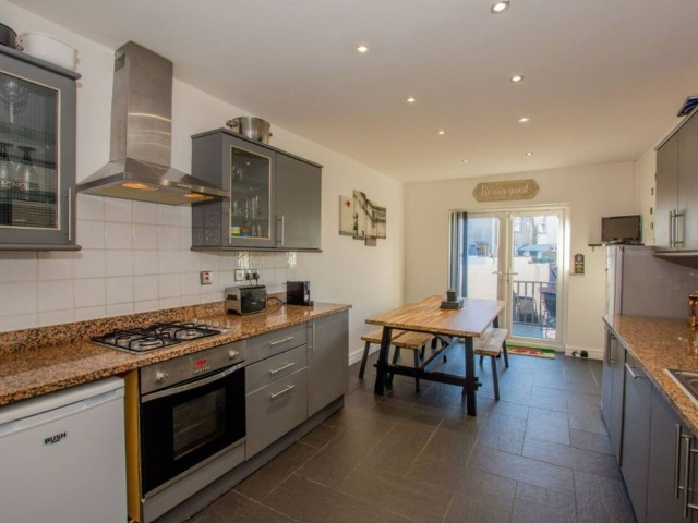 Cardiff Hen House | Sleeps 16 image