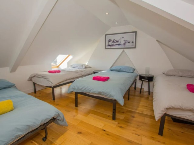 Cardiff Hen House | Sleeps 16 image