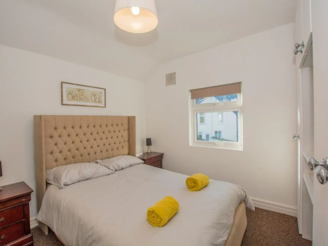 Cardiff Hen House | Sleeps 16 image