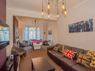 Cardiff Hen House | Sleeps 16 thumbnail