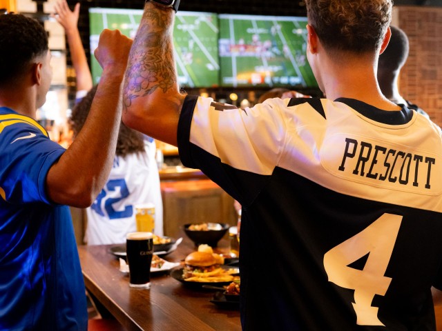 Reserved Table & Beers with live music | The Box image