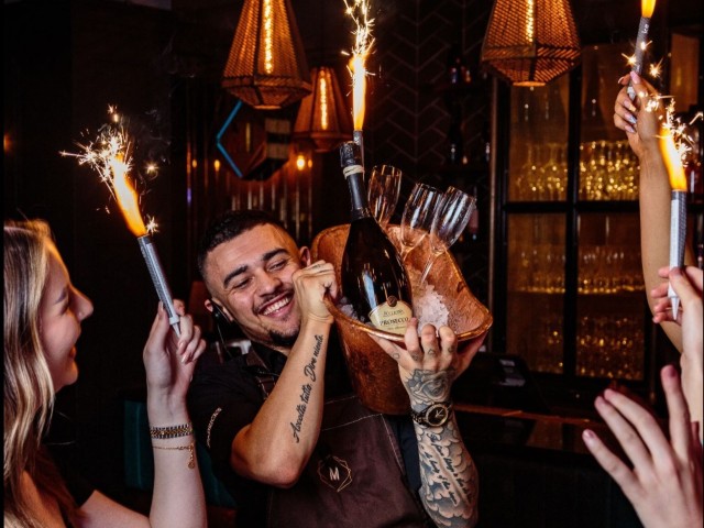 VIP Table and Beers | Manahatta image