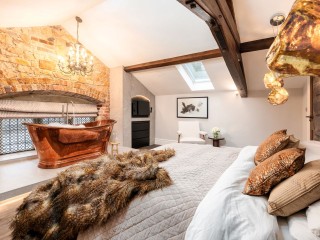 North Wales Luxury Hot Tub House | Sleeps 24 thumbnail