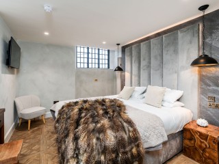 North Wales Luxury Hot Tub House | Sleeps 24 thumbnail