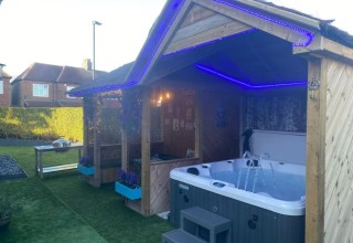 12 Sleeper Hot Tub House