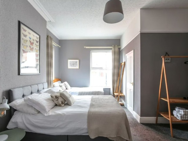 24 Sleeper Victorian House image