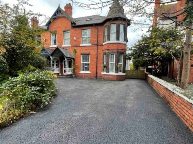 24 Sleeper Victorian House image