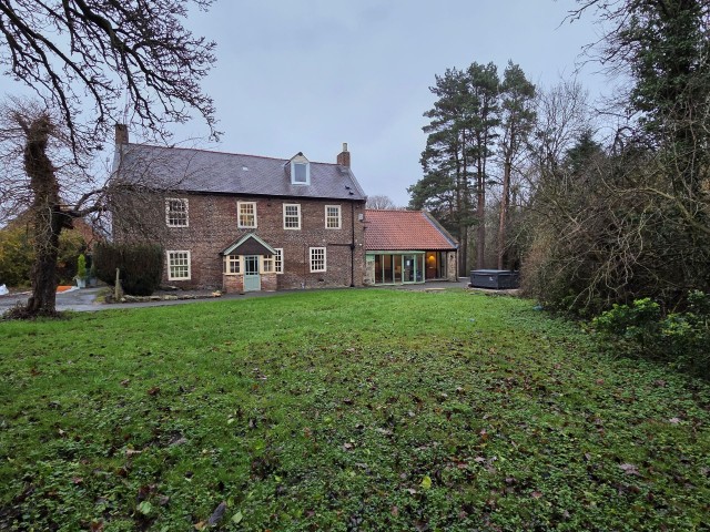 TyneView Estate | The Farmhouse With Hot Tub, Games Room & Bar - Sleeps 18 image