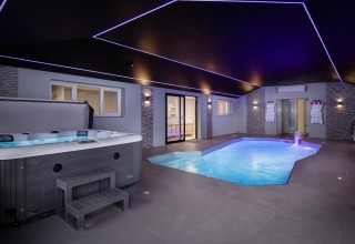 St Annes House Sleeps 20 | Pool, Hot Tub and Games Room