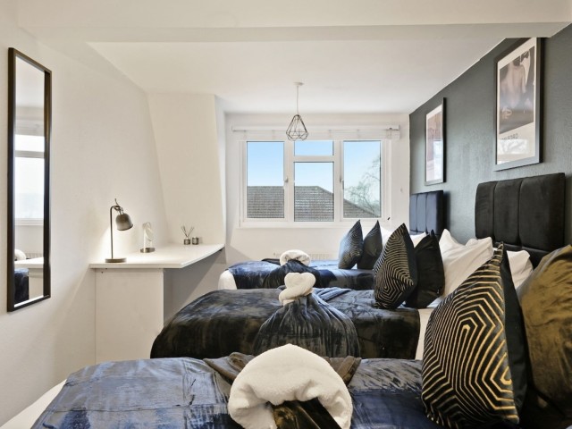 13 Sleeper House With Games Room image