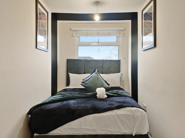 13 Sleeper House With Games Room image