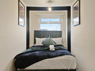 13 Sleeper House With Games Room thumbnail