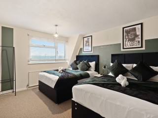 13 Sleeper House With Games Room thumbnail