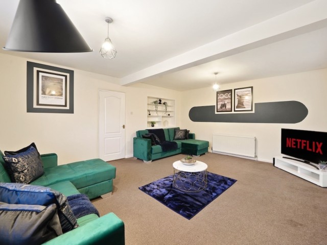 13 Sleeper House With Games Room image
