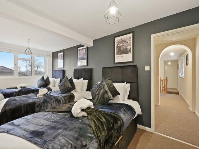13 Sleeper House With Games Room image