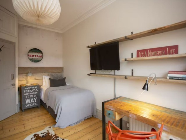 16 Sleeper House image