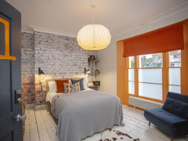 16 Sleeper House image