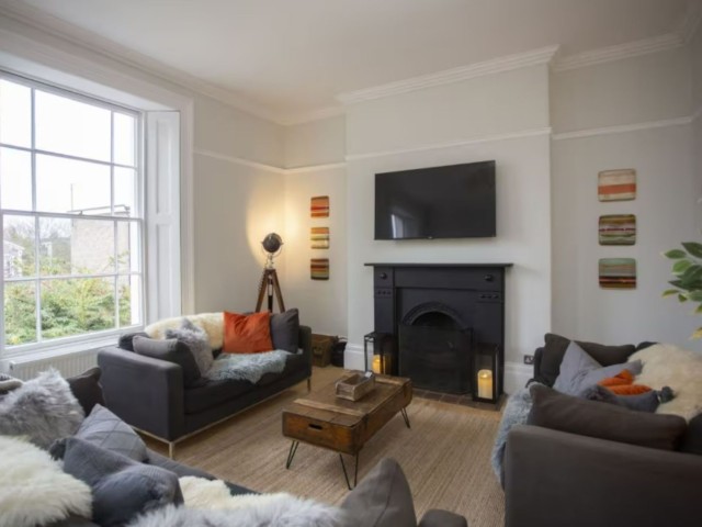 16 Sleeper House image