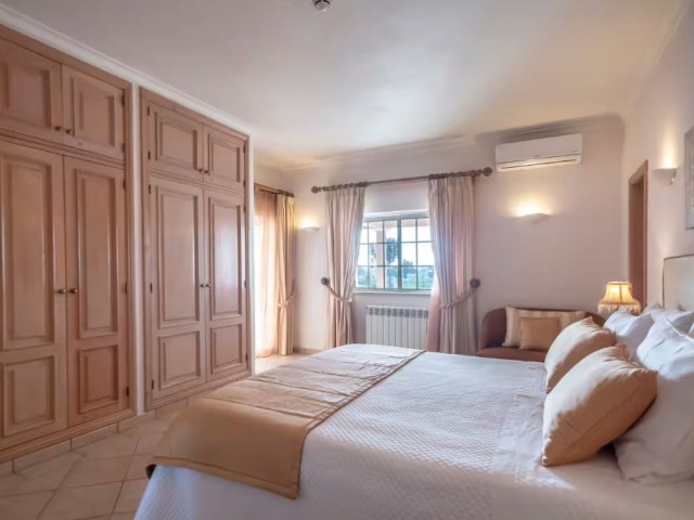 Villa Almeida | Sleeps 16 people image