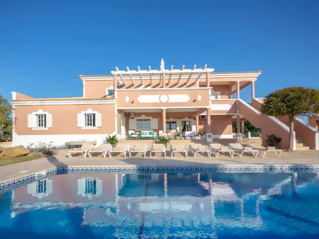 Villa Almeida | Sleeps 16 people image
