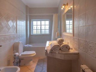 Villa Almeida | Sleeps 16 people thumbnail