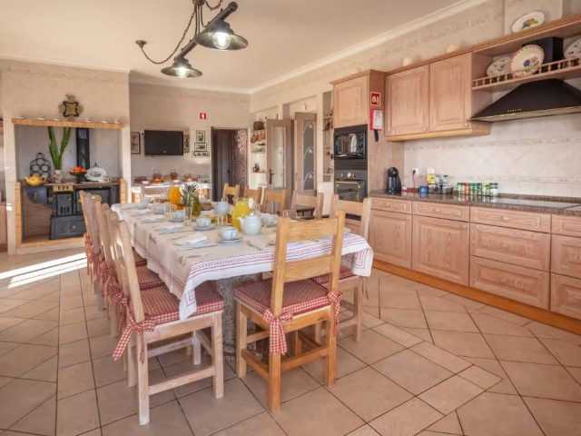 Villa Almeida | Sleeps 16 people image