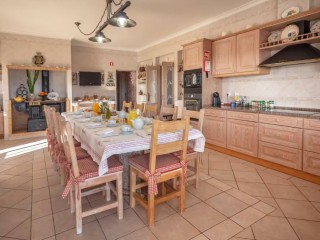 Villa Almeida | Sleeps 16 people thumbnail