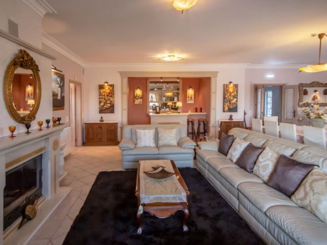 Villa Almeida | Sleeps 16 people image