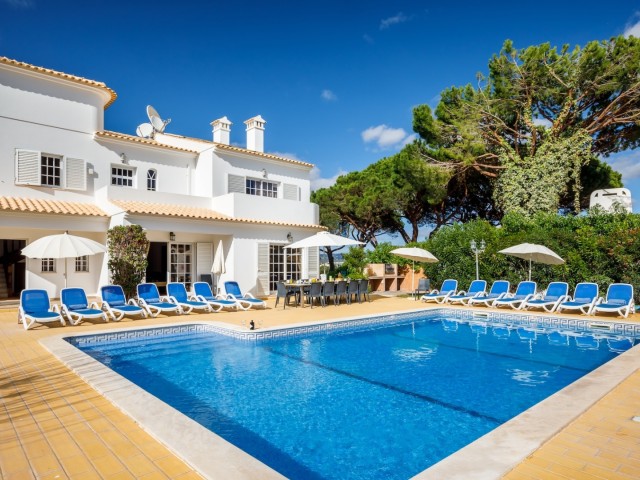 Villa Tenazinha | Sleeps 20 people image