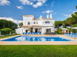Villa Tenazinha | Sleeps 20 people thumbnail