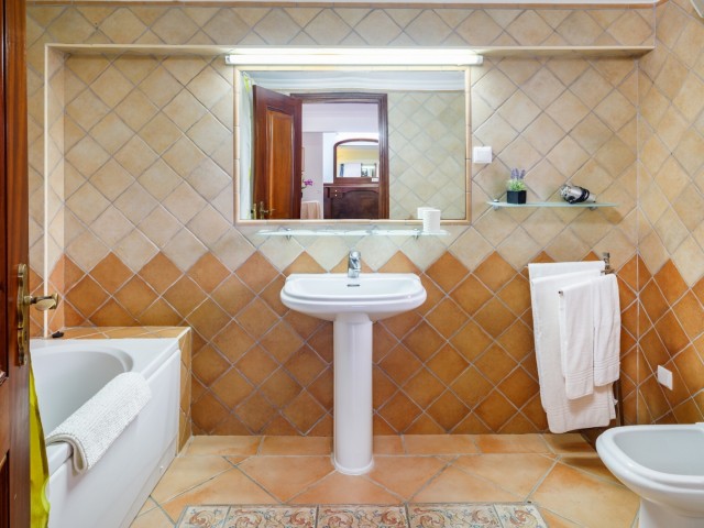 Villa Tenazinha | Sleeps 20 people image