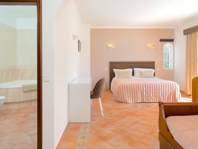 Villa Tenazinha | Sleeps 20 people image