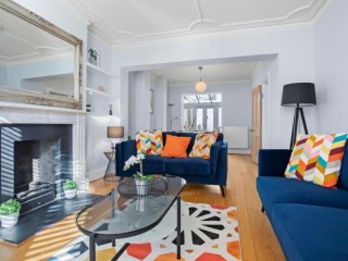Townhouse | Sleeps 8 thumbnail