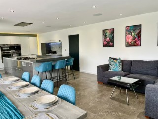 Yorkshire 12 Sleeper House with Hot Tub thumbnail